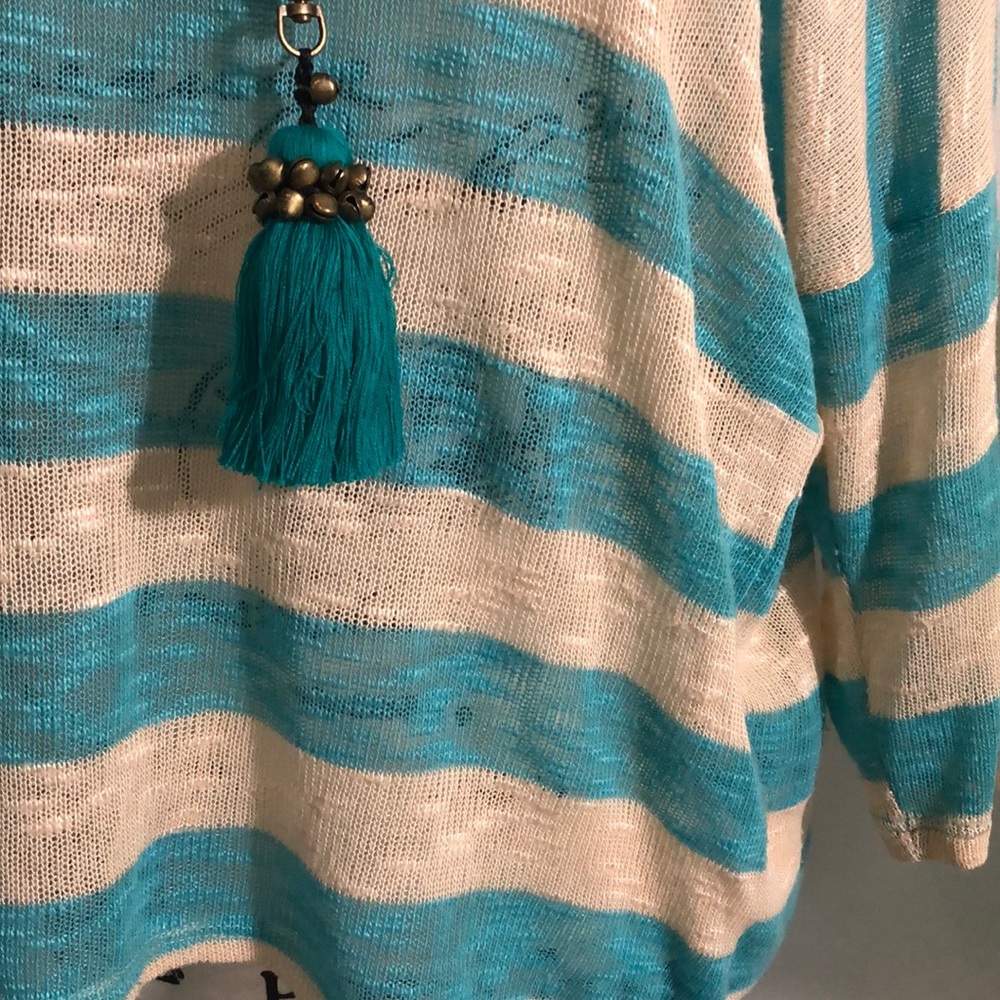 Tops - Picture 3 of 5